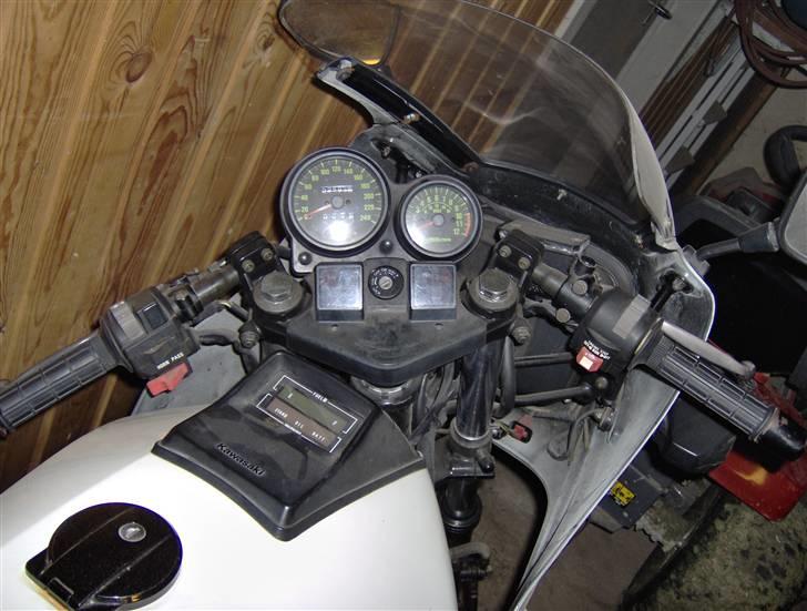 Kawasaki GPz 750 solgt billede 4