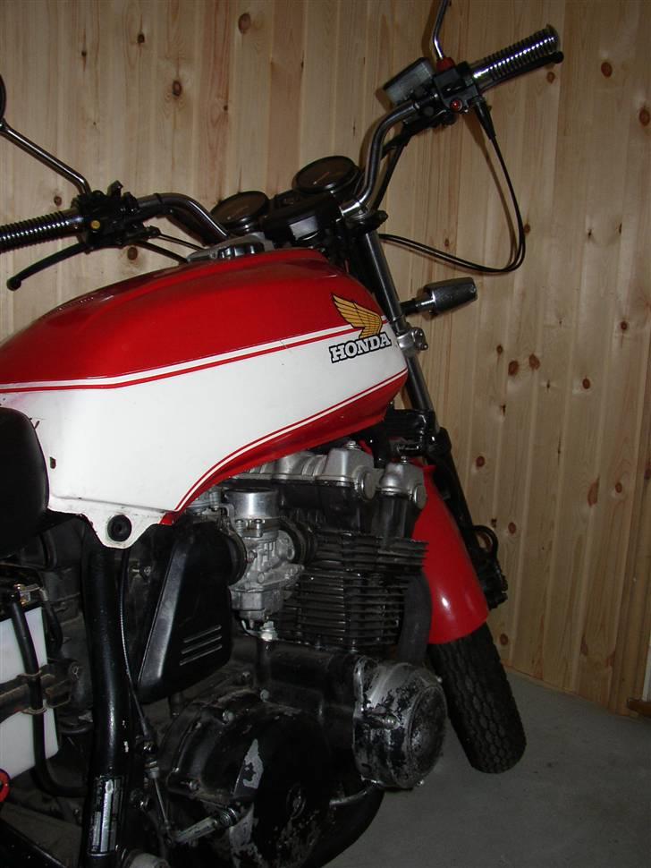 Honda cb 900 f - Lige pludselig skal der ske noget med den her gamle tøs billede 12