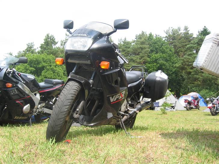 Honda VFR 750 F - Et smut på Den super MC-touring camp har vifferen også været. billede 8