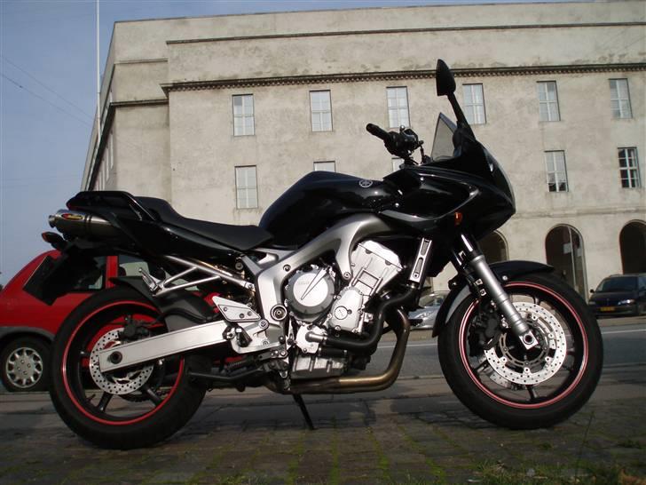 Yamaha fz6 s - foran politigården ;-) billede 2