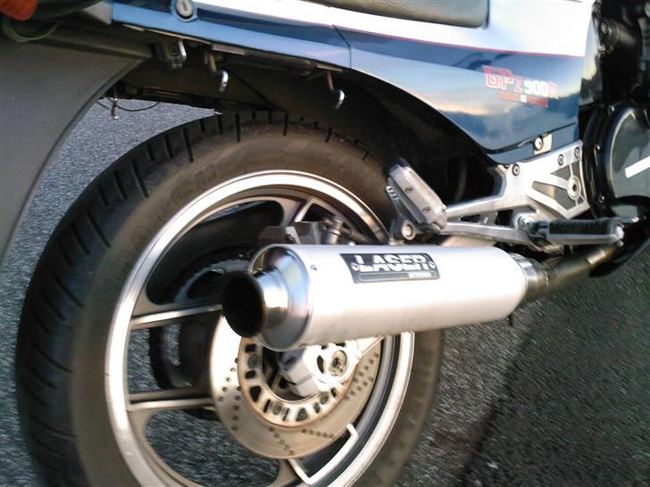 Kawasaki Gpz 900 R - ja det er næsten ikke ikke til at se den er 24 år gammel og aldrig rørt ved kosmetisk billede 3