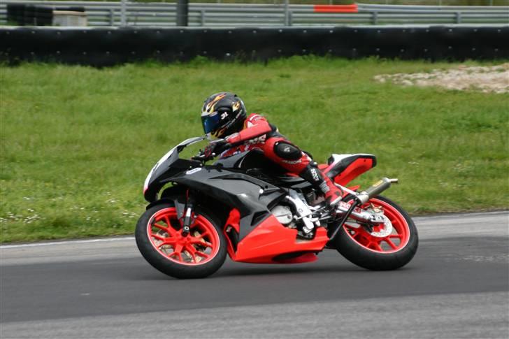 Aprilia RS 125R "SOLGT" - Første træning i Italien billede 13