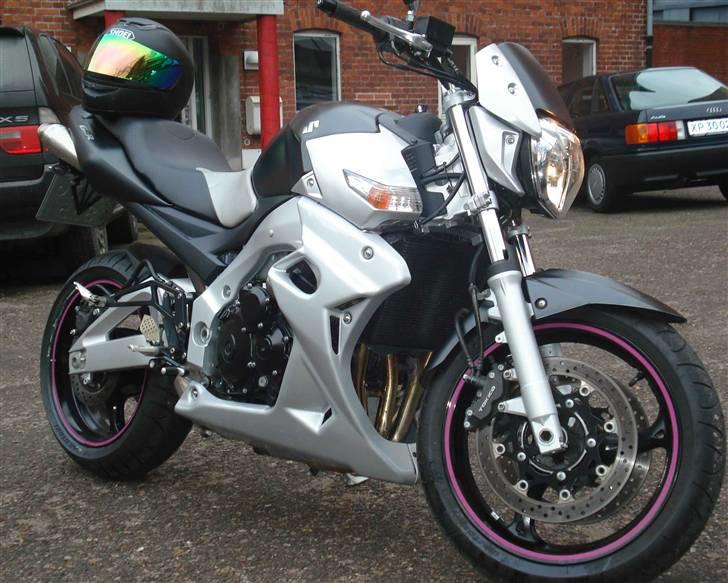 Suzuki GSR 600 billede 4