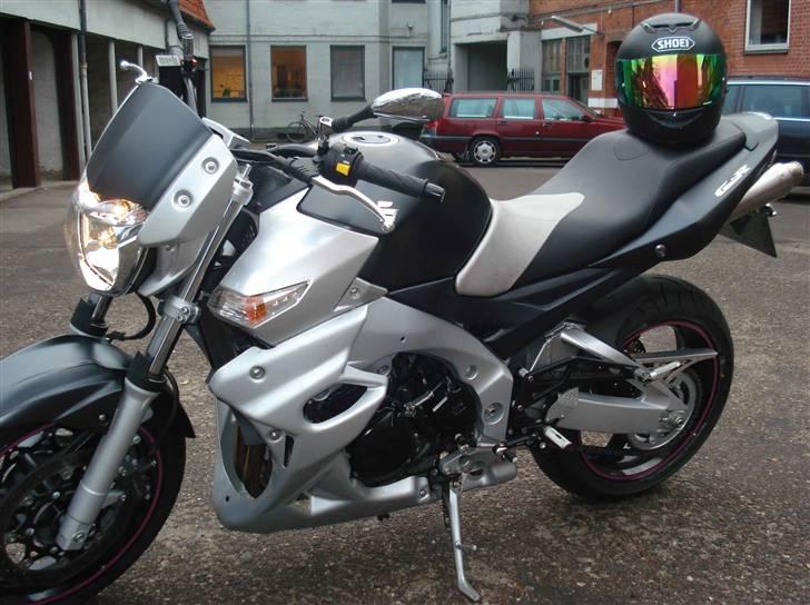 Suzuki GSR 600 billede 5