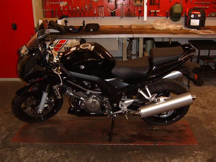 Suzuki sv 1000 s - total gal kværn den skal gejles og tunnes så snart den er kørt til helt sikkert  billede 4