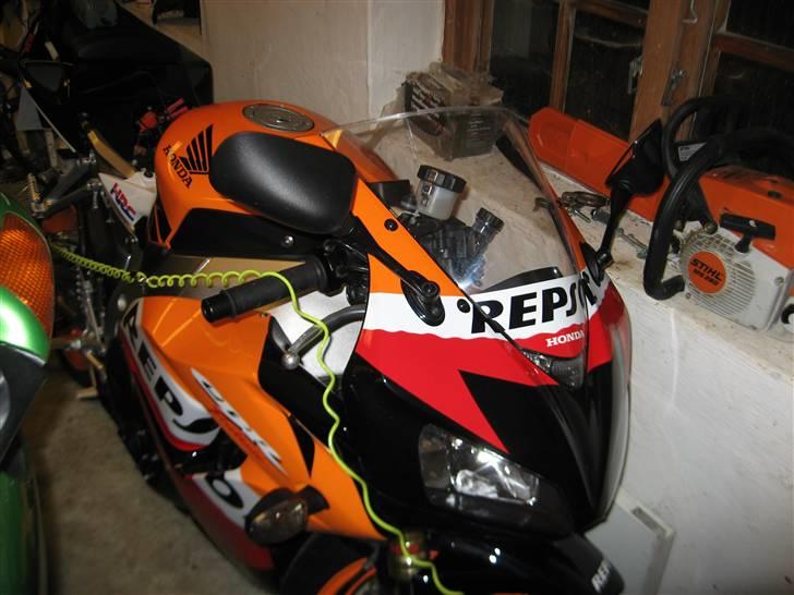 Honda cbr1000RR Fireblade - ikke de bedste billeder, må tage nye fede billeder til foråret. billede 1