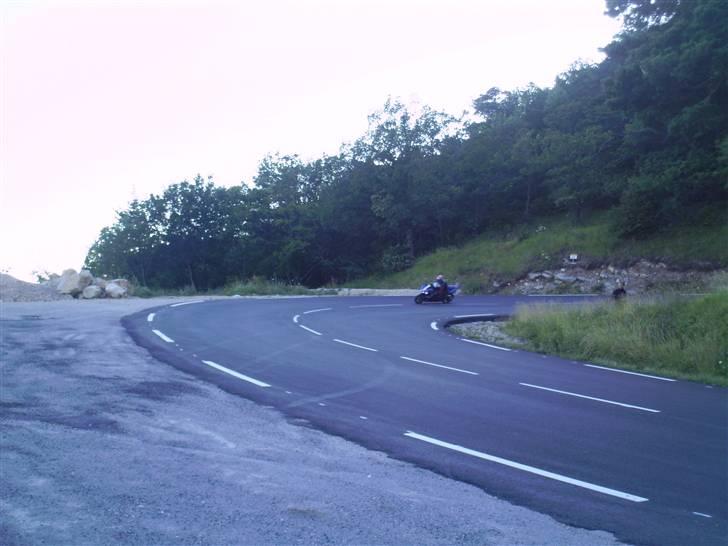 Yamaha YZF R1 - Splintrendes ny asfalt hele vejen ned :D billede 13