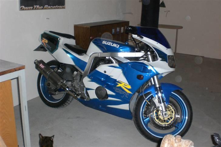 Suzuki gsxr 400 (totalskadet) billede 12
