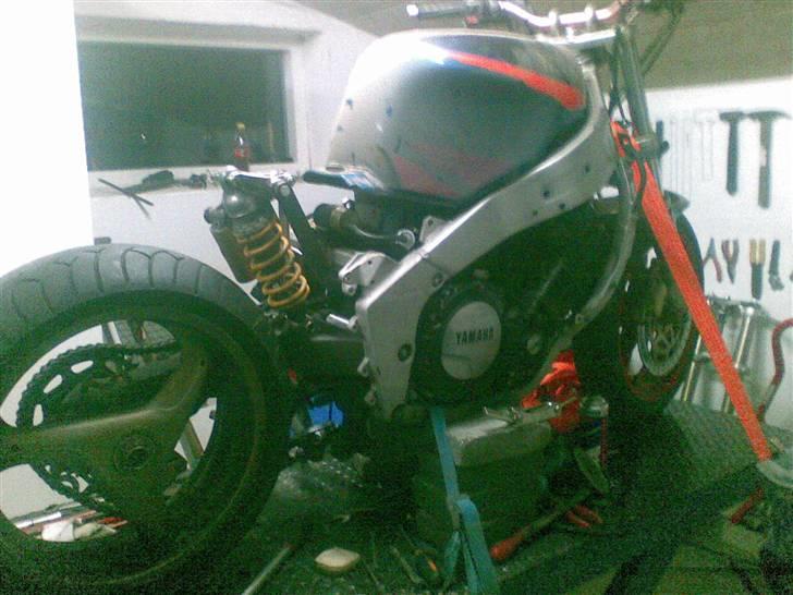 Yamaha fzr 1000 streetfighter  - efter en del besvær kom 916 "svingeren" på billede 4