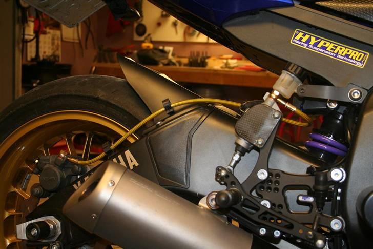 Yamaha R-Sexy - "guld" bremseslanger monteret .  billede 8