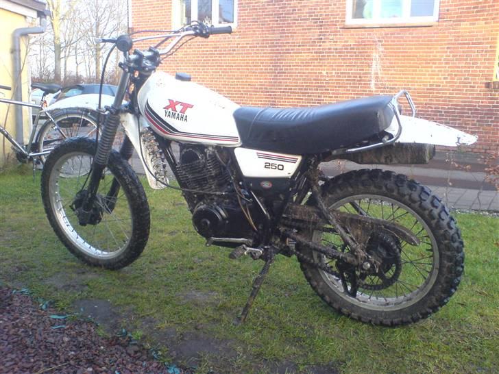 Yamaha Xt 250cc  - Er lidt moget men den skulle jo lige prøves ude i bakkerne ...  billede 2