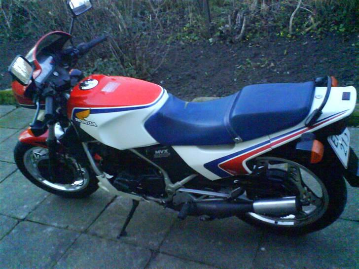 Honda MVX 250 F *skrottet* billede 2