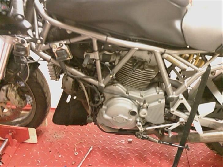 Ducati 750 Sport i.e. (Solgt!!) - Italiensk kaos bag det smukke ydre...hehe billede 12