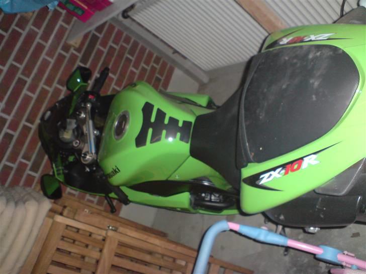 Kawasaki zx10r - vinter opbevaring ikke hotel ritz men gratis og med varme billede 5