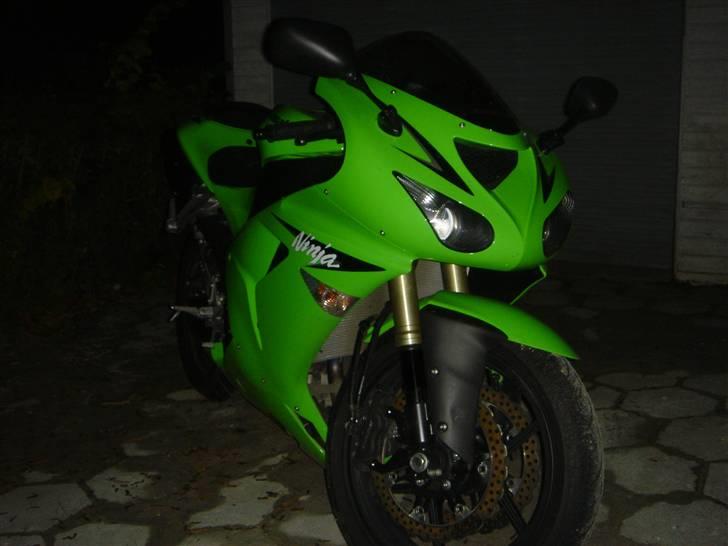Kawasaki zx10r - har ikke fået taget så mange billeder af den så tog lige en stribe en aften inden den skulle i vinterhi billede 6