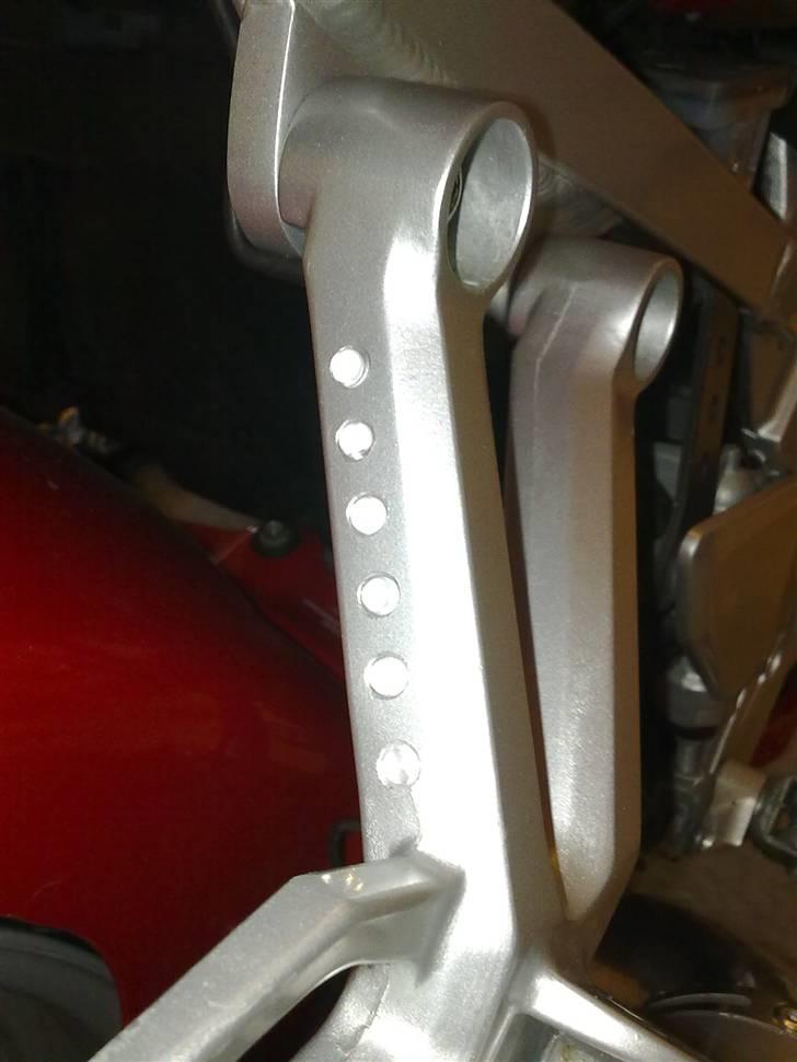 Suzuki SV 1000 S - Blinklys indbygget i bagerste fodhvilere billede 7