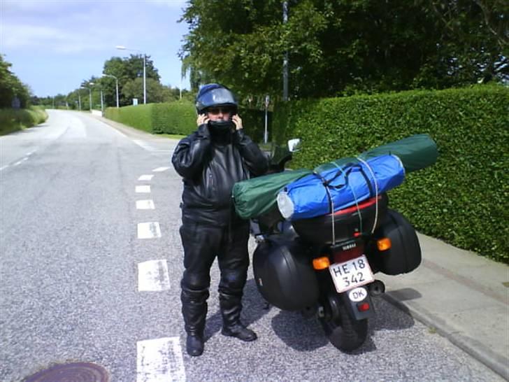 Yamaha fj 12oo - fruen strækker ben på vej til skagen træf 07 billede 3