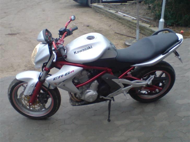 Kawasaki ER6n  meget død billede 2