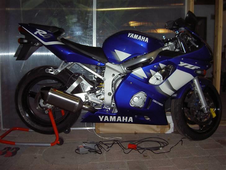 Yamaha YZF-R6 - Så er udstødning mont. billede 9