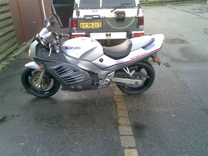 Suzuki RF 600 R solgt billede 2