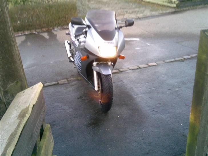 Suzuki RF 600 R solgt billede 4