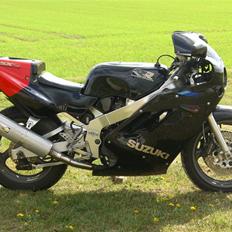 Suzuki GsxR 400R SP