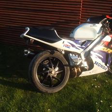Honda RVF 400 V4 NC35