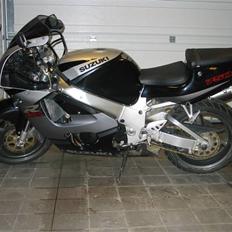 Suzuki GSX 750 R