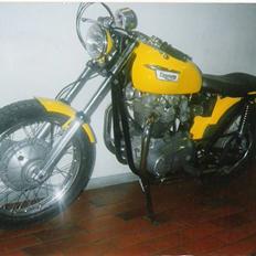 Triumph t 120 r
