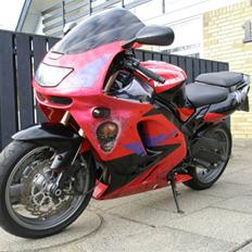 Kawasaki ZX9R "Den Røde Baron"