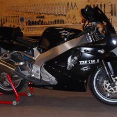 Yamaha YZF 750 R