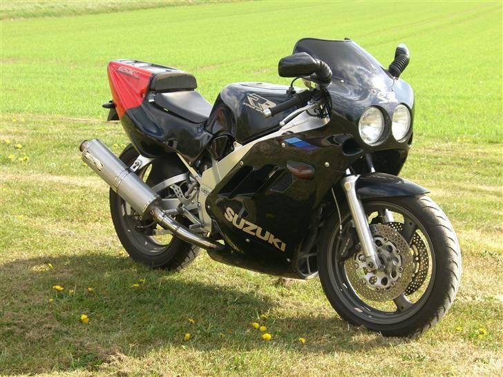 Suzuki GsxR 400R SP billede 2