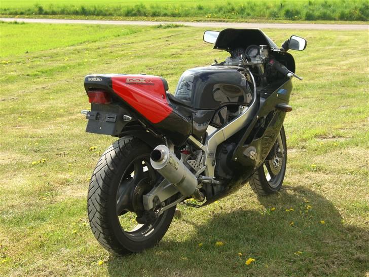 Suzuki GsxR 400R SP billede 3