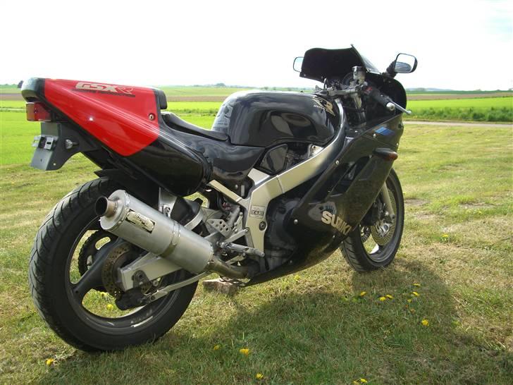 Suzuki GsxR 400R SP billede 4