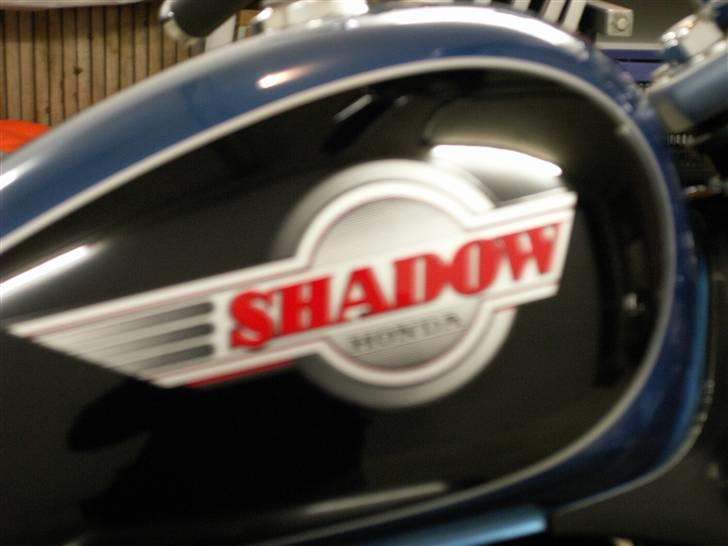 Honda VT 600 Shadow [Solgt] - fra ordbogen: step out of the shadows » træde ud af skyggen - Endelig kunne han træde ud af skyggen af sin mentor..... billede 3