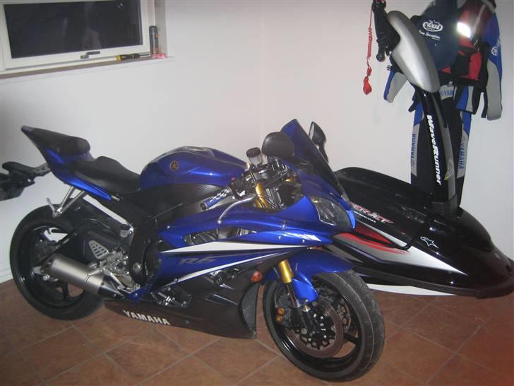 Yamaha R6 billede 2