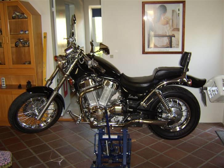 Suzuki vs 1400 - jeg er så heldig jeg må have den stående i stuen billede 1
