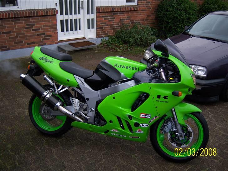 Kawasaki ZX9R billede 1