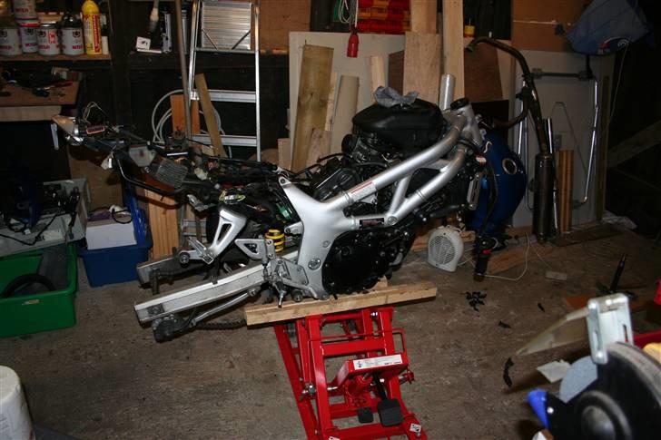 Suzuki SV 650 N **totalskadet*** - så er ombygningen igang  billede 9