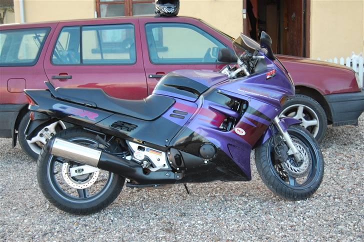 Honda cbr 1000 f  - yessssss så kom den hjem min honda cbr 1000 f fra 95 billede 1