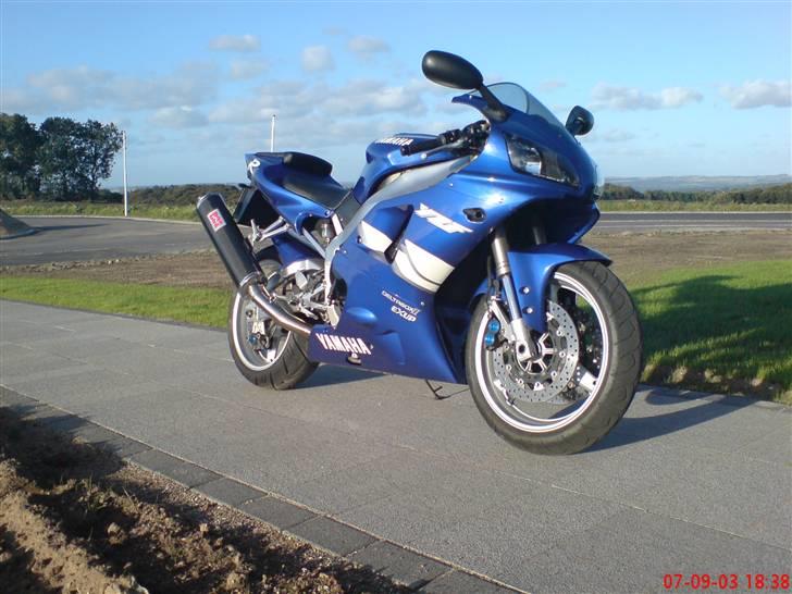 Yamaha R1 billede 14