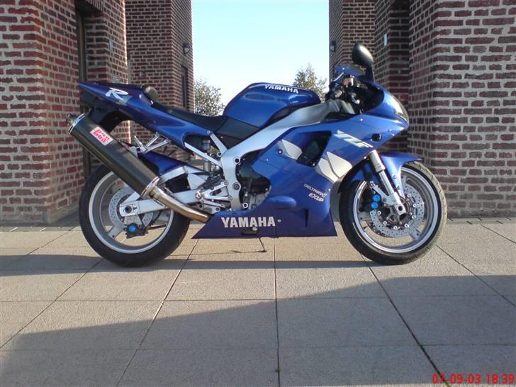 Yamaha R1 billede 15