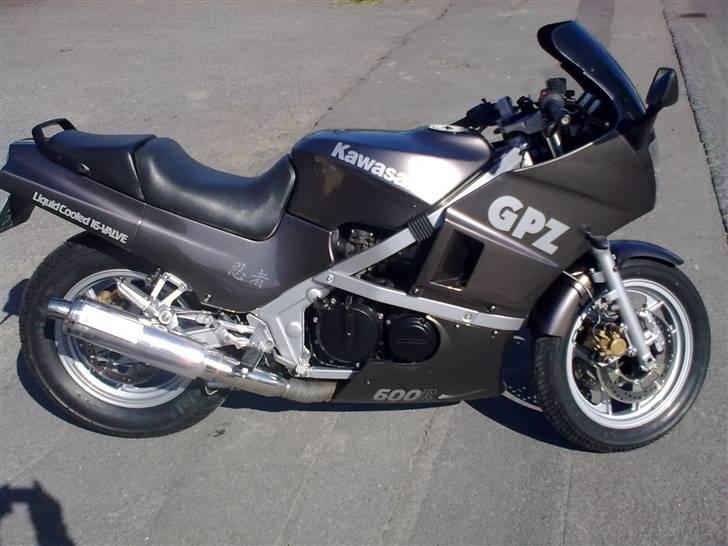 Kawasaki GPZ 600 billede 1