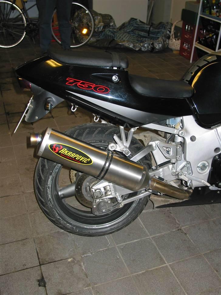 Suzuki GSX 750 R billede 4