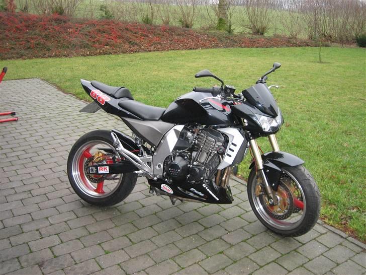 Kawasaki z1000 *solgt* - Hvorfor kan man ikke bare køre uden potter. Ser så meget federe ud ! billede 9