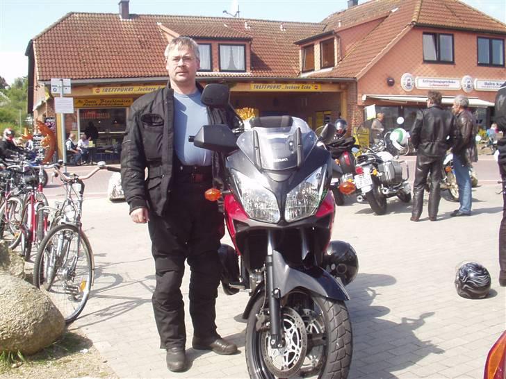 Suzuki DL 650 V-strom - Forsøg med en lav vindskærm, ingen succes. billede 5