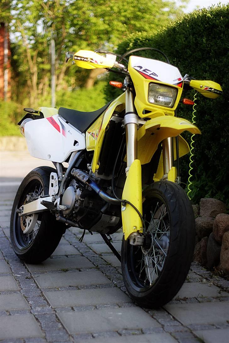 Suzuki DRZ 400 SM Billeder af mcer Uploaded af Ø