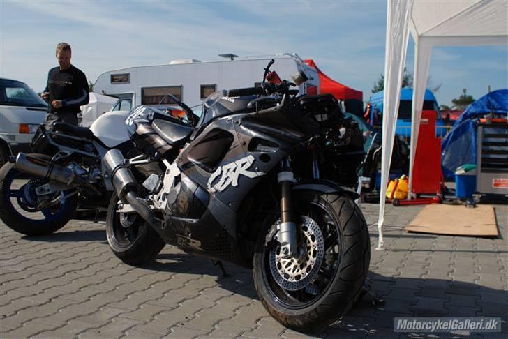 Honda CBR900RR - SOLGT -  - Efter nogle kolbøtter billede 6