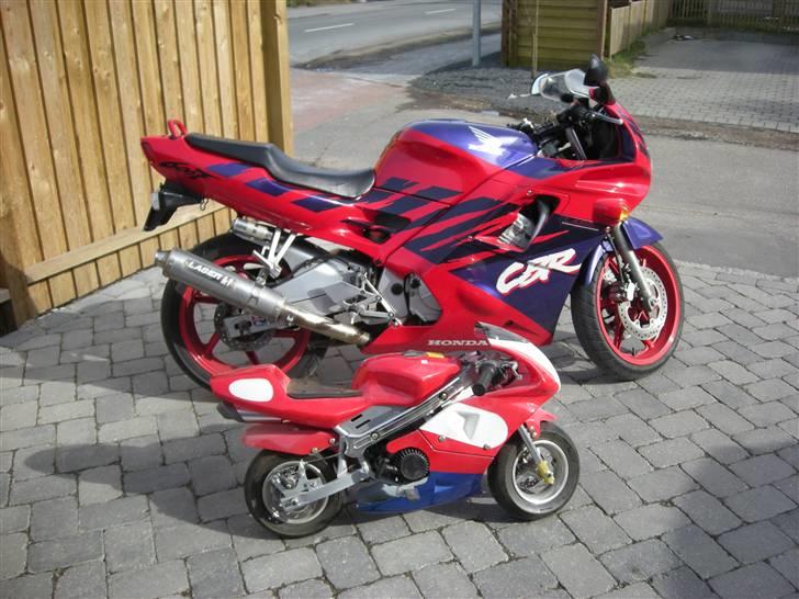 Honda CBR 600f - Cbr 600´s lillebror, står klar til mine børn billede 7
