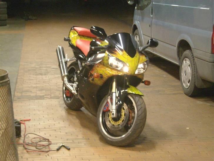 Yamaha yzf r1 billede 6